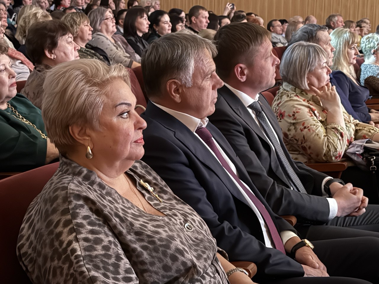 Сергей Петров: Вместе с депутатом Государственной Думы РФ Антоном Алексеевичем Красноштановым и моим замом Мариной Степановной Сасиной побывал на собрании работников сферы культуры и молодежной политики «Культура: ценности и... Сергей Петров: Вместе с депутатом Государственной Думы РФ Антоном Алексеевичем Красноштановым и моим замом Мариной Степановной Сасиной побывал на собрании работников сферы культуры и молодежной политики «Культура: ценности и...