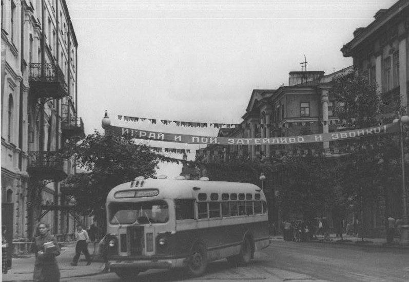 Иркутскавтотранс отмечает 100-летие предприятия Иркутскавтотранс отмечает 100-летие предприятия