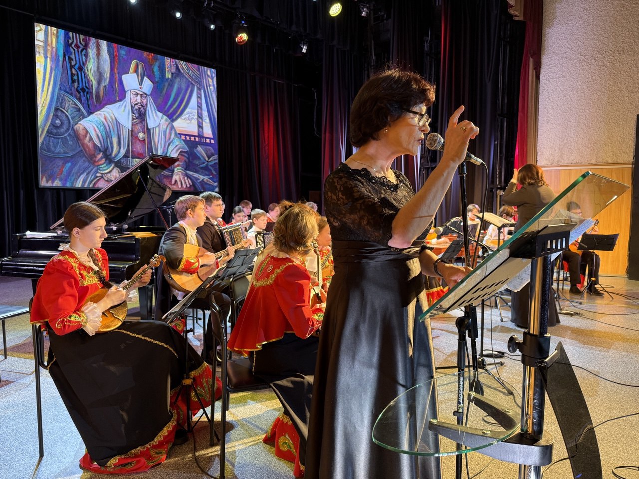 Сергей Петров: Вместе с депутатом Государственной Думы РФ Антоном Алексеевичем Красноштановым и моим замом Мариной Степановной Сасиной побывал на собрании работников сферы культуры и молодежной политики «Культура: ценности и... Сергей Петров: Вместе с депутатом Государственной Думы РФ Антоном Алексеевичем Красноштановым и моим замом Мариной Степановной Сасиной побывал на собрании работников сферы культуры и молодежной политики «Культура: ценности и...