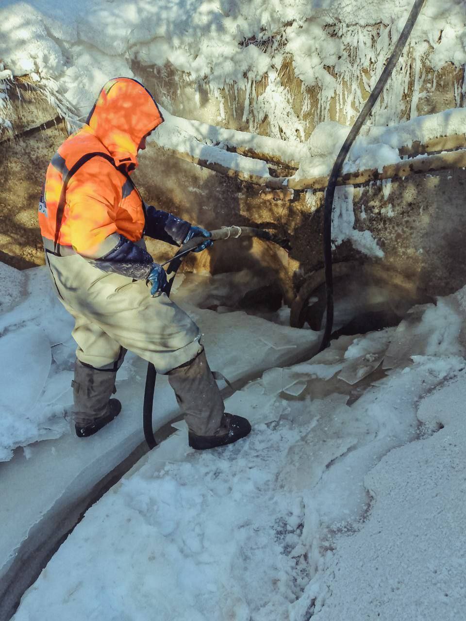 Дорожные службы Иркутска очищают улицы, мосты и путепроводы Дорожные службы Иркутска очищают улицы, мосты и путепроводы