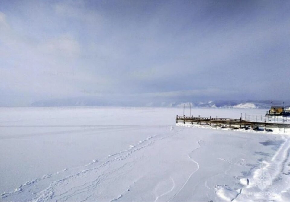 Спасатели предупреждают об опасности выхода на байкальский лед