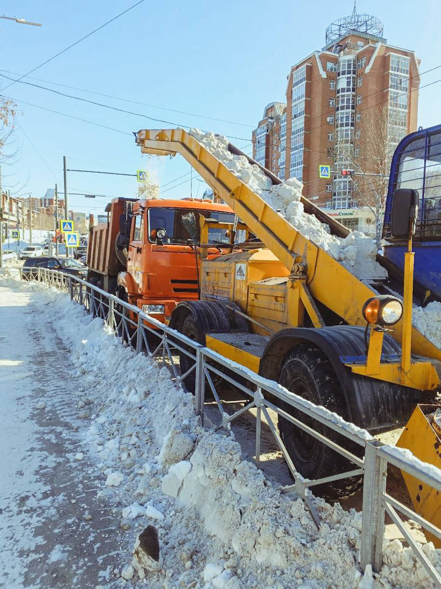 Дорожные службы Иркутска очищают улицы, мосты и путепроводы Дорожные службы Иркутска очищают улицы, мосты и путепроводы