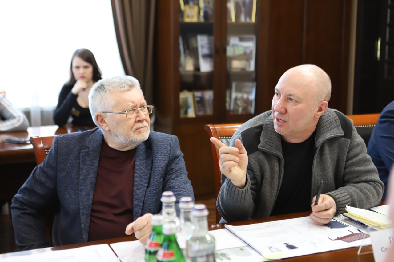 Руслан Болотов: Сквер в честь основателей Ивано-Матрёнинской детской клинической больницы (на пересечении улиц Советская и Аэрофлотская) благоустроим в этом году по президентскому проекту «Формирование комфортной городской... Руслан Болотов: Сквер в честь основателей Ивано-Матрёнинской детской клинической больницы (на пересечении улиц Советская и Аэрофлотская) благоустроим в этом году по президентскому проекту «Формирование комфортной городской...