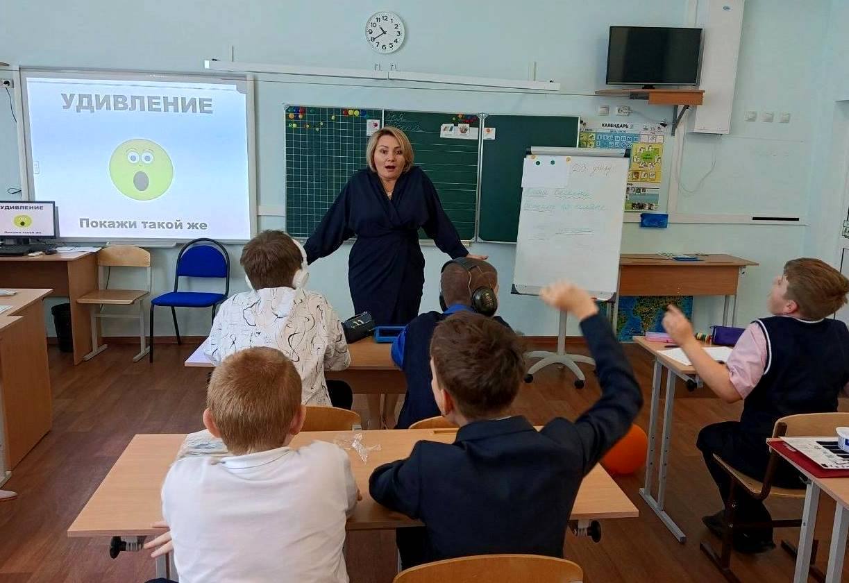 В школах Молодёжного и Лугового запустят проект для подростков с РАС