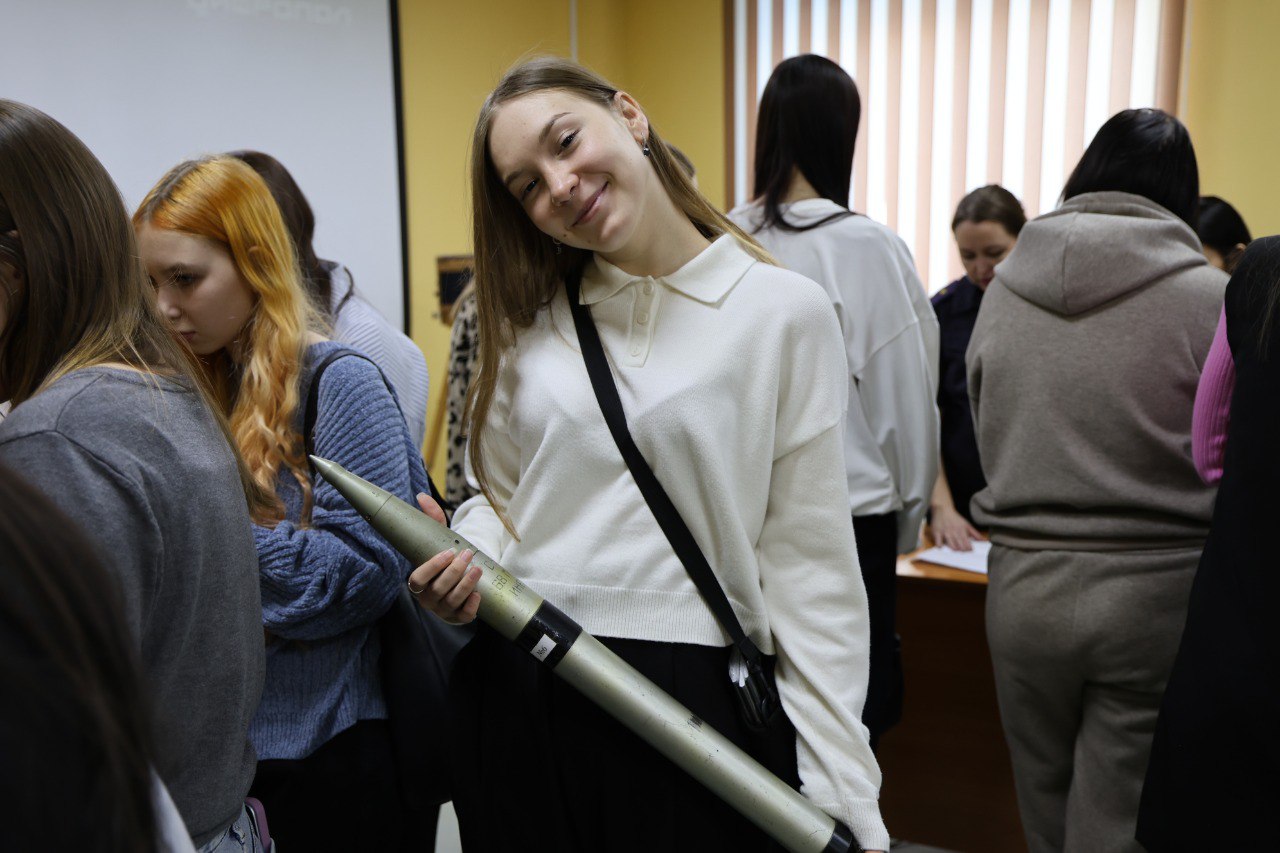 В Иркутске студенты узнали секреты работы полицейских экспертов-криминалистов В Иркутске студенты узнали секреты работы полицейских экспертов-криминалистов