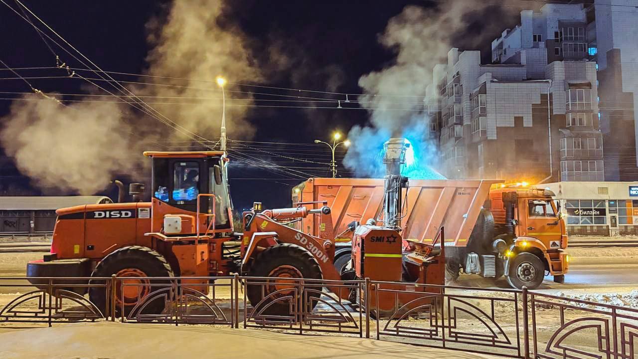Дорожные службы Иркутска очищают улицы, мосты и путепроводы Дорожные службы Иркутска очищают улицы, мосты и путепроводы