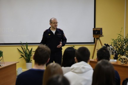 В Иркутске студенты узнали секреты работы полицейских экспертов-криминалистов