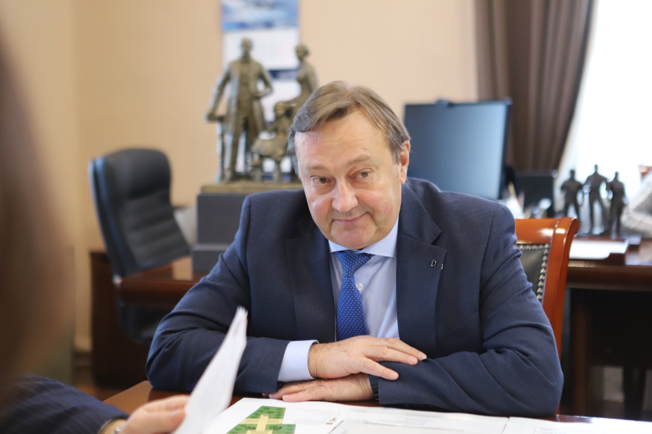 Руслан Болотов: Сквер в честь основателей Ивано-Матрёнинской детской клинической больницы (на пересечении улиц Советская и Аэрофлотская) благоустроим в этом году по президентскому проекту «Формирование комфортной городской... Руслан Болотов: Сквер в честь основателей Ивано-Матрёнинской детской клинической больницы (на пересечении улиц Советская и Аэрофлотская) благоустроим в этом году по президентскому проекту «Формирование комфортной городской...