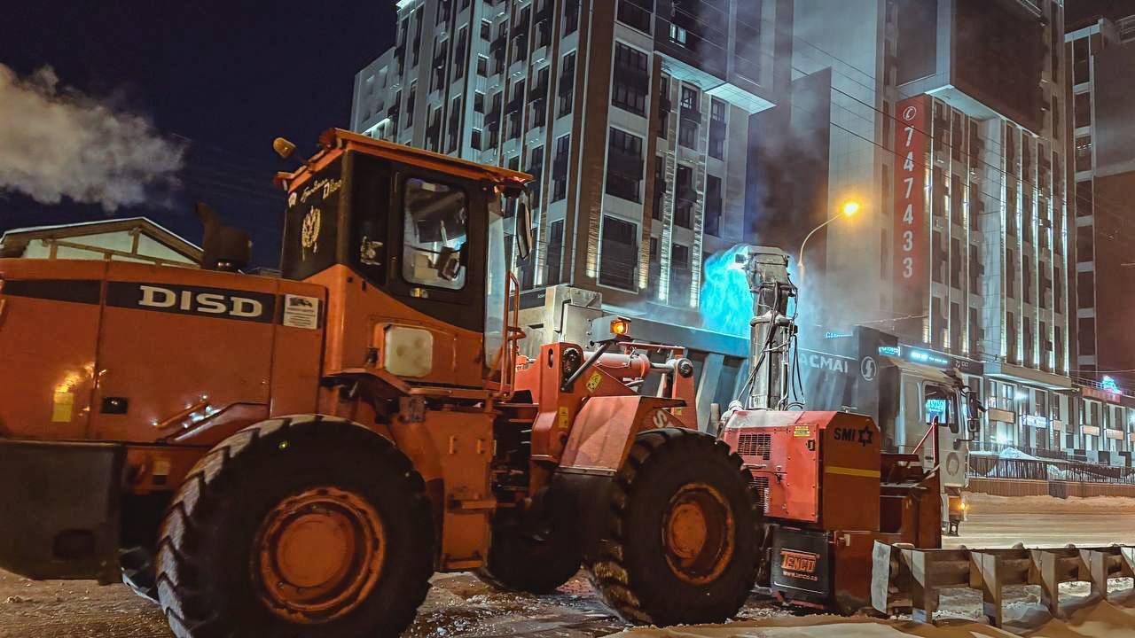 Дорожные службы Иркутска очищают улицы, мосты и путепроводы Дорожные службы Иркутска очищают улицы, мосты и путепроводы