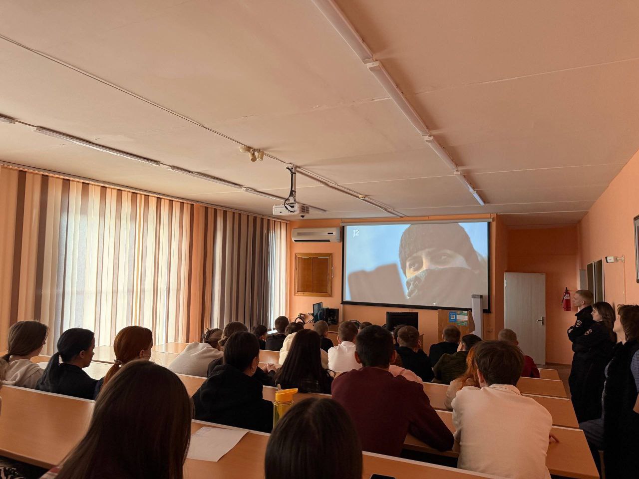 Сотрудники Братского ЛО МВД России на транспорте провели беседу на тему безопасного поведения на железной дороге со студентами Братского педагогического колледжа Сотрудники Братского ЛО МВД России на транспорте провели беседу на тему безопасного поведения на железной дороге со студентами Братского педагогического колледжа