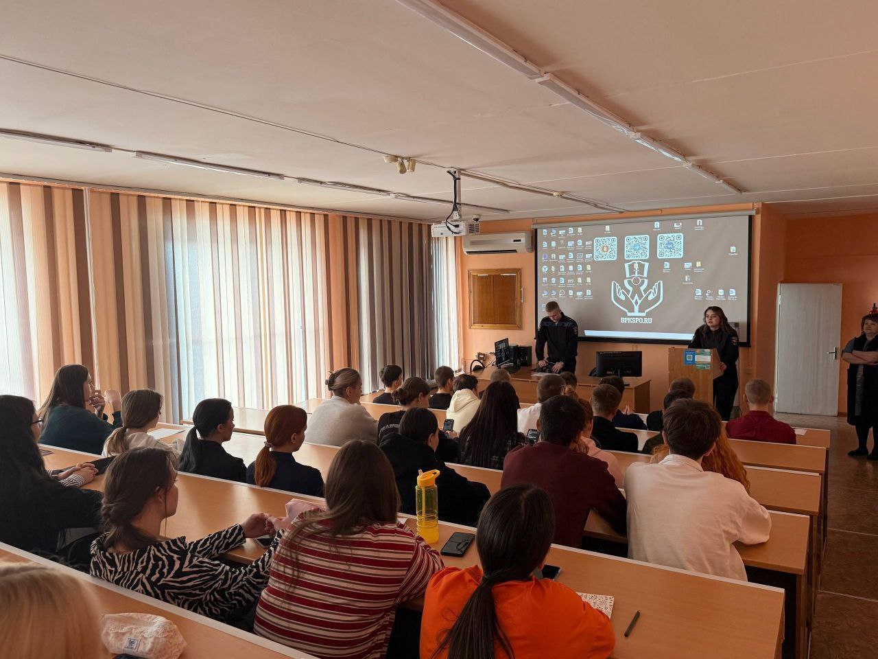 Сотрудники Братского ЛО МВД России на транспорте провели беседу на тему безопасного поведения на железной дороге со студентами Братского педагогического колледжа Сотрудники Братского ЛО МВД России на транспорте провели беседу на тему безопасного поведения на железной дороге со студентами Братского педагогического колледжа