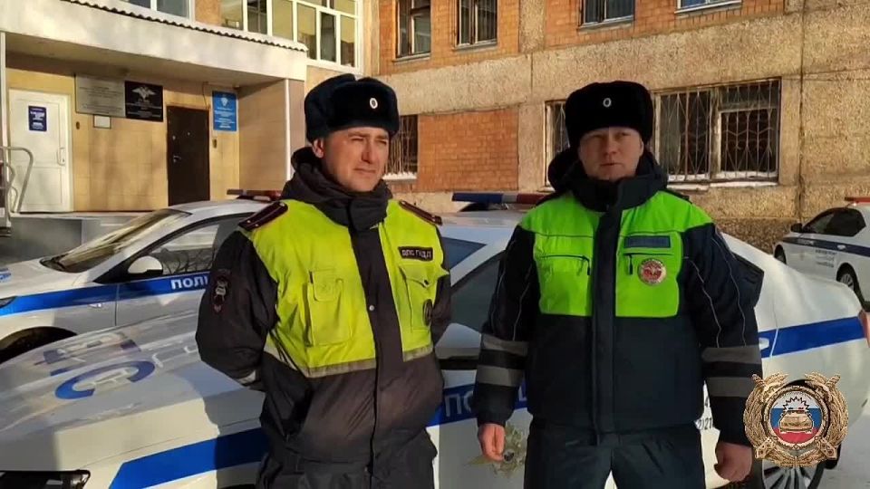 Инспекторы ДПС Братска помогли вихоревчанке, у которой на трассе кончился бензин