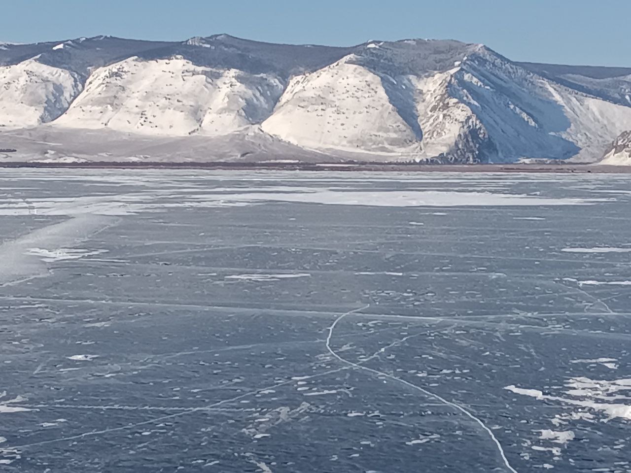 Начато обустройство ледовой переправы на остров Ольхон Начато обустройство ледовой переправы на остров Ольхон