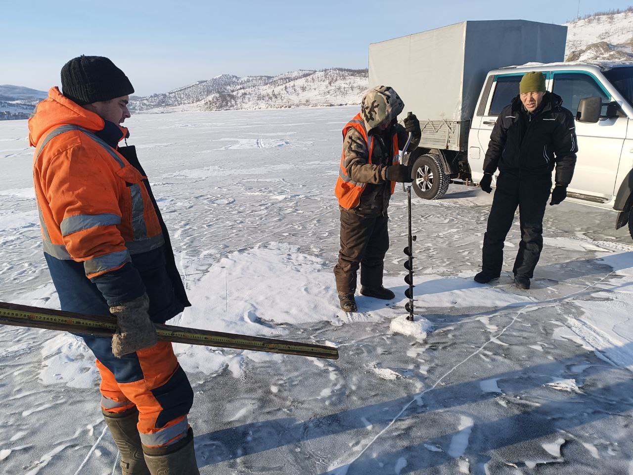 Начато обустройство ледовой переправы на остров Ольхон