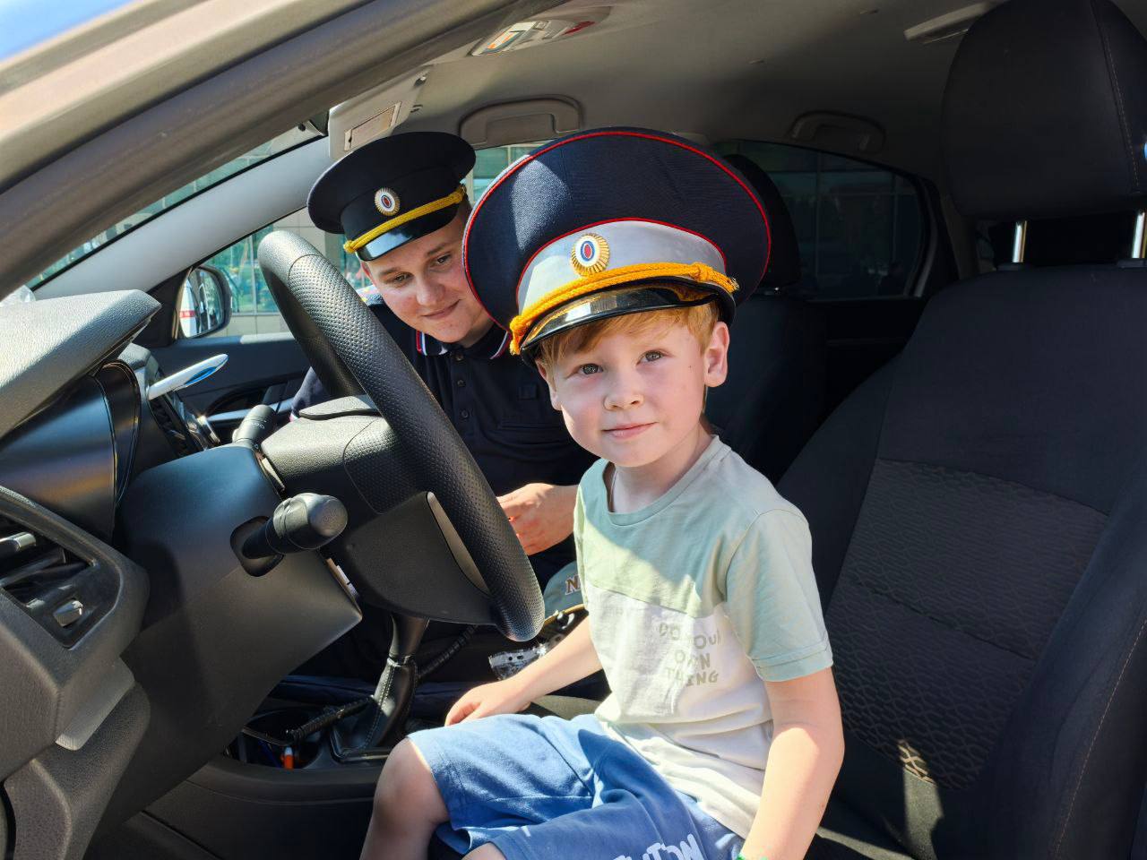 #ПоступилПравильно. Андрей Фролкин, инспектор по пропаганде безопасности дорожного движения отдела Госавтоинспекции МУ МВД России «Иркутское» Восточно-Сибирский институт МВД России (2018-2023) «Иногда меня спрашивают: «Не... #ПоступилПравильно. Андрей Фролкин, инспектор по пропаганде безопасности дорожного движения отдела Госавтоинспекции МУ МВД России «Иркутское» Восточно-Сибирский институт МВД России (2018-2023) «Иногда меня спрашивают: «Не...