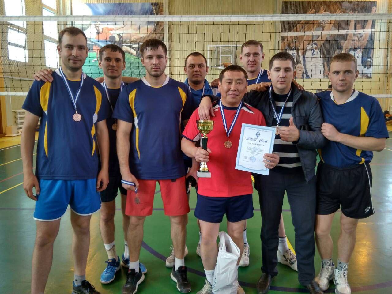 Эти студенческие годы.... Быть студентом – это не только бесконечные пары и сессии. Это время ярких спортивных побед, первых научных работ, выступлений на сцене и встреч с людьми, которые меняют твою жизнь Эти студенческие годы.... Быть студентом – это не только бесконечные пары и сессии. Это время ярких спортивных побед, первых научных работ, выступлений на сцене и встреч с людьми, которые меняют твою жизнь