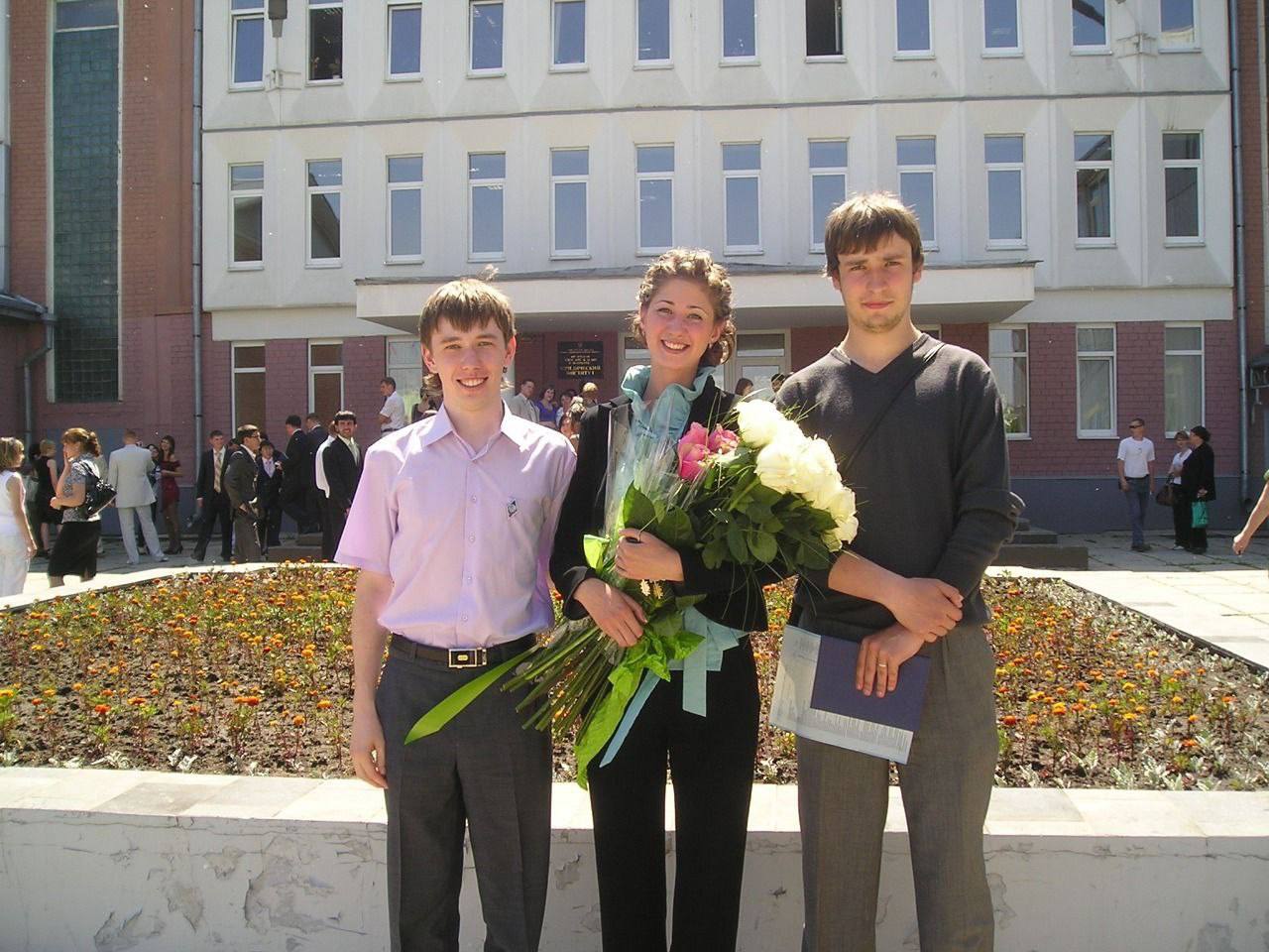 Эти студенческие годы.... Быть студентом – это не только бесконечные пары и сессии. Это время ярких спортивных побед, первых научных работ, выступлений на сцене и встреч с людьми, которые меняют твою жизнь Эти студенческие годы.... Быть студентом – это не только бесконечные пары и сессии. Это время ярких спортивных побед, первых научных работ, выступлений на сцене и встреч с людьми, которые меняют твою жизнь