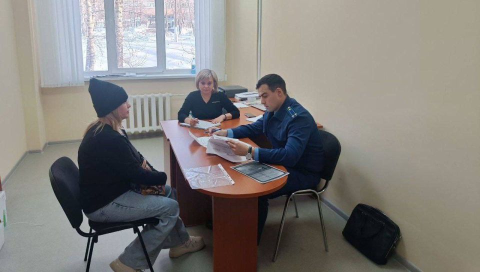 Прокуратура Братского района организовала совместный личный прием для членов семей военнослужащих — участников специальной военной операции, который провел прокурор Братского района Татаринцев В.А. вместе с представителем...