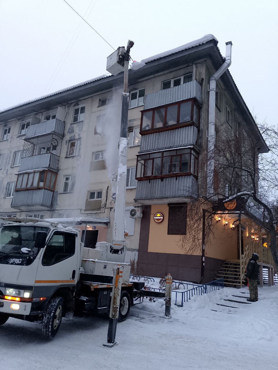 Во дворах Иркутска начинают механизированную уборку Во дворах Иркутска начинают механизированную уборку