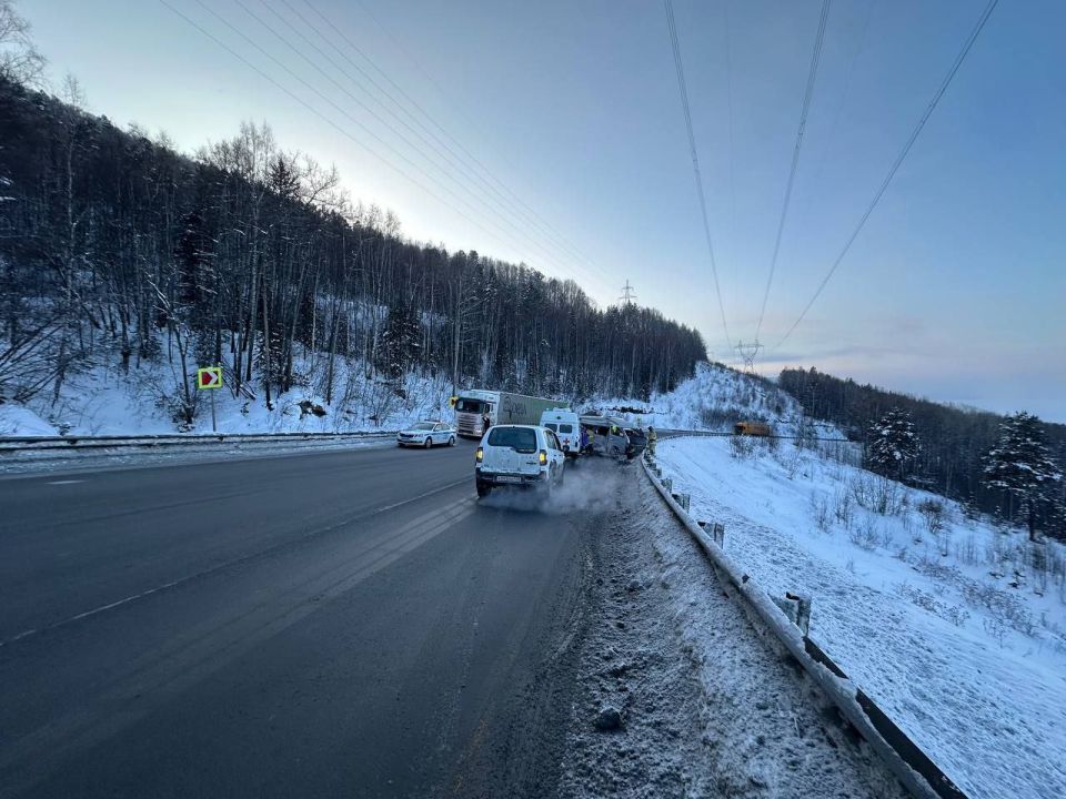 Прокуратура проведет проверку и проконтролирует уголовное дело по факту происшествия с маршрутным транспортом в Слюдянском районе