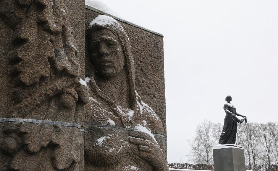 27 января Президент Российской Федерации В.В.Путин принял участие в памятных мероприятиях, посвящённых 82-й годовщине полного освобождения Ленинграда от фашистской блокады 27 января Президент Российской Федерации В.В.Путин принял участие в памятных мероприятиях, посвящённых 82-й годовщине полного освобождения Ленинграда от фашистской блокады