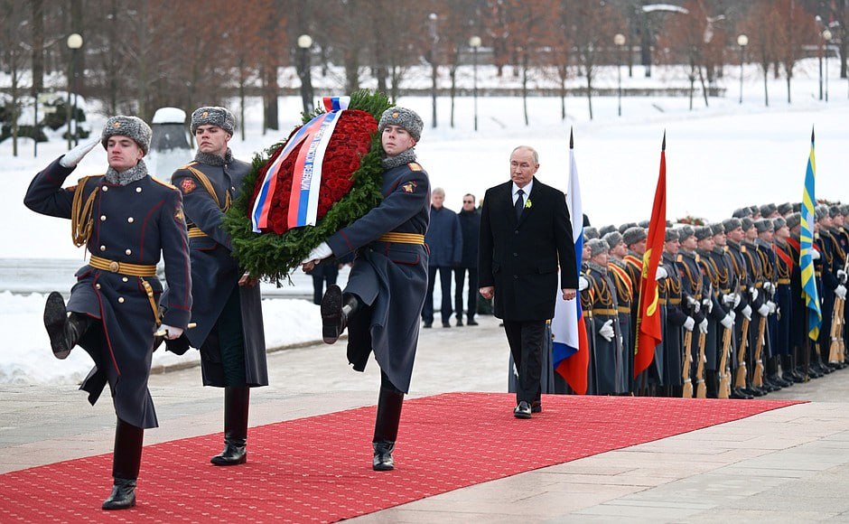 27 января Президент Российской Федерации В.В.Путин принял участие в памятных мероприятиях, посвящённых 82-й годовщине полного освобождения Ленинграда от фашистской блокады 27 января Президент Российской Федерации В.В.Путин принял участие в памятных мероприятиях, посвящённых 82-й годовщине полного освобождения Ленинграда от фашистской блокады