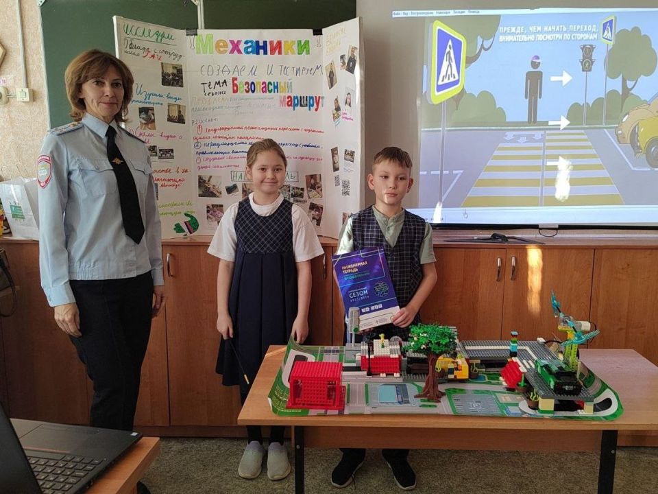 Госавтоинспекторы Братска поддержали маленьких братчан, которые примут участие в сибирском фестивале робототехники