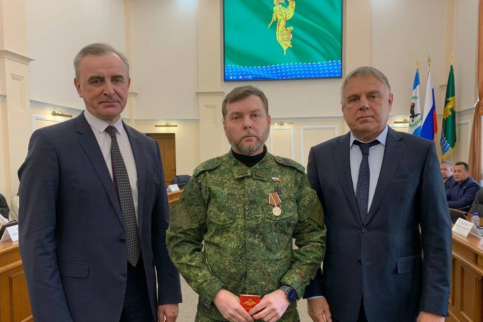 В Ангарске военнослужащих с зоны специальной военной операции наградили за боевые заслуги