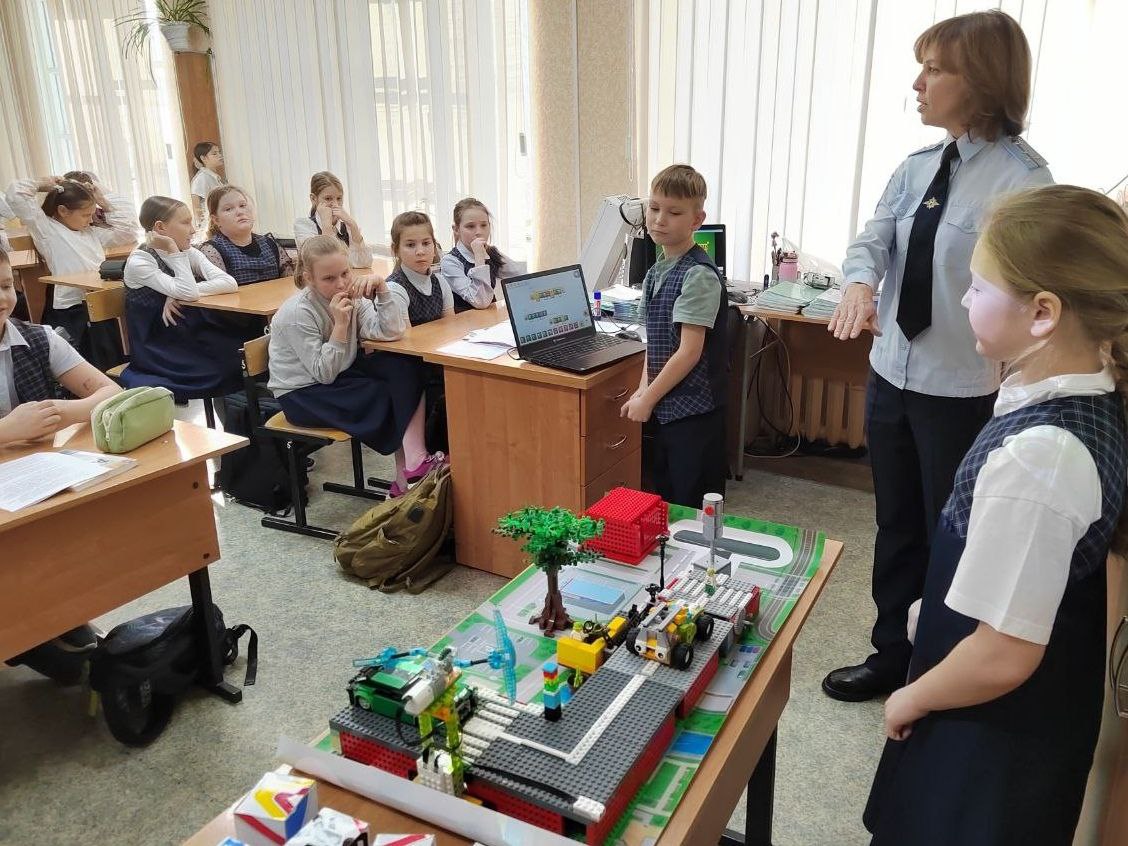 Госавтоинспекторы Братска поддержали маленьких братчан, которые примут участие в сибирском фестивале робототехники Госавтоинспекторы Братска поддержали маленьких братчан, которые примут участие в сибирском фестивале робототехники