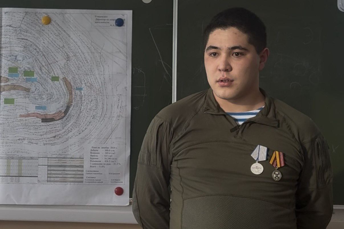 Участник СВО из Железногорска-Илимского вернулся к учебе в колледже во время отпуска Участник СВО из Железногорска-Илимского вернулся к учебе в колледже во время отпуска