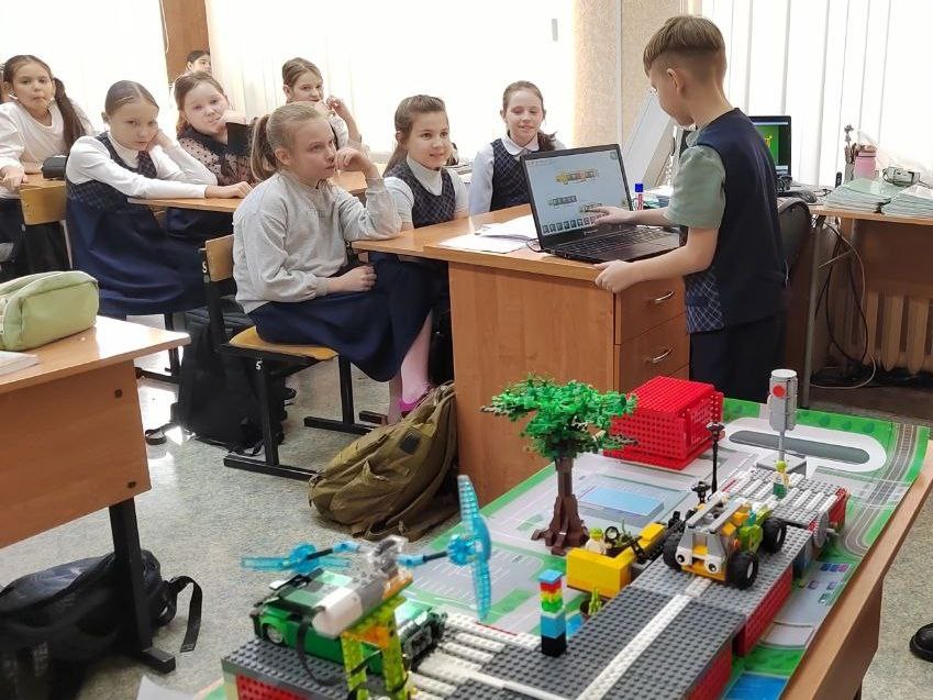 Госавтоинспекторы Братска поддержали маленьких братчан, которые примут участие в сибирском фестивале робототехники Госавтоинспекторы Братска поддержали маленьких братчан, которые примут участие в сибирском фестивале робототехники