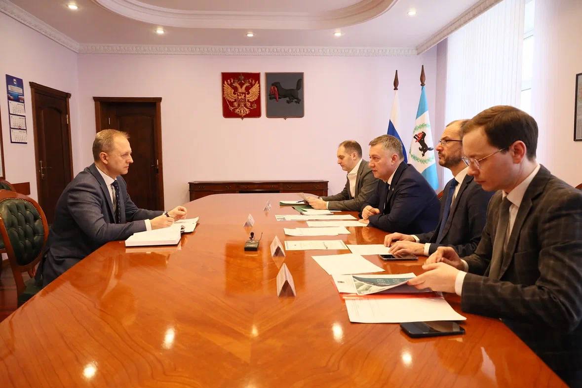 Подготовку к строительству нового аэропорта Иркутска обсудили Губернатор региона Игорь Кобзев и Восточно-Сибирский транспортный прокурор Денис Авдеев