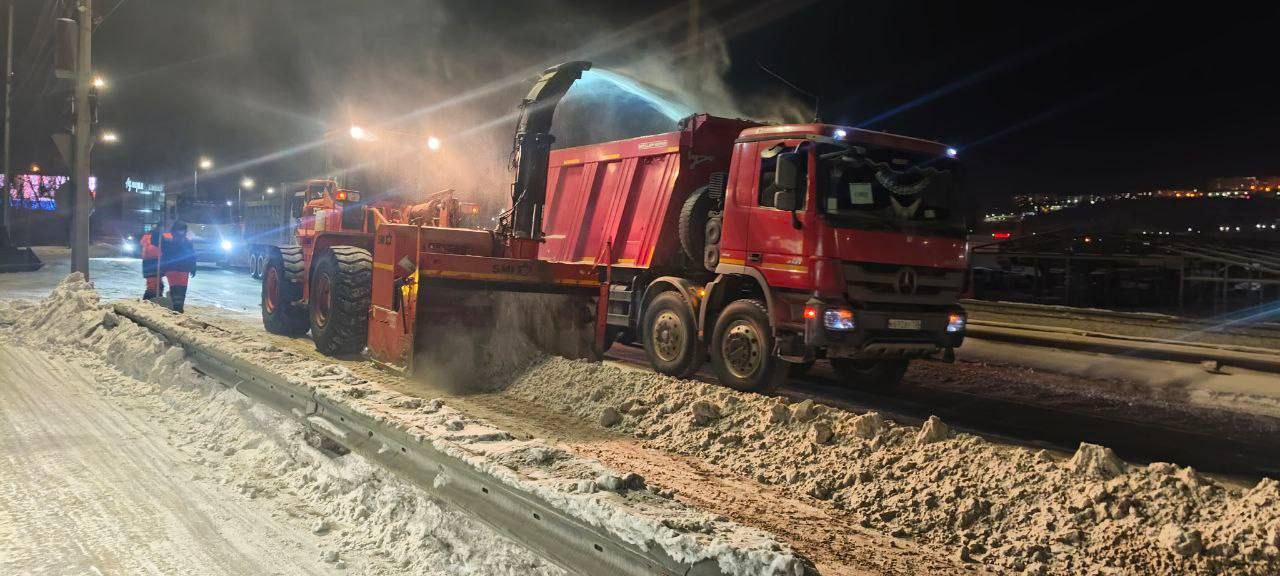 Снегоуборочная техника работает во всех районах Иркутска Снегоуборочная техника работает во всех районах Иркутска