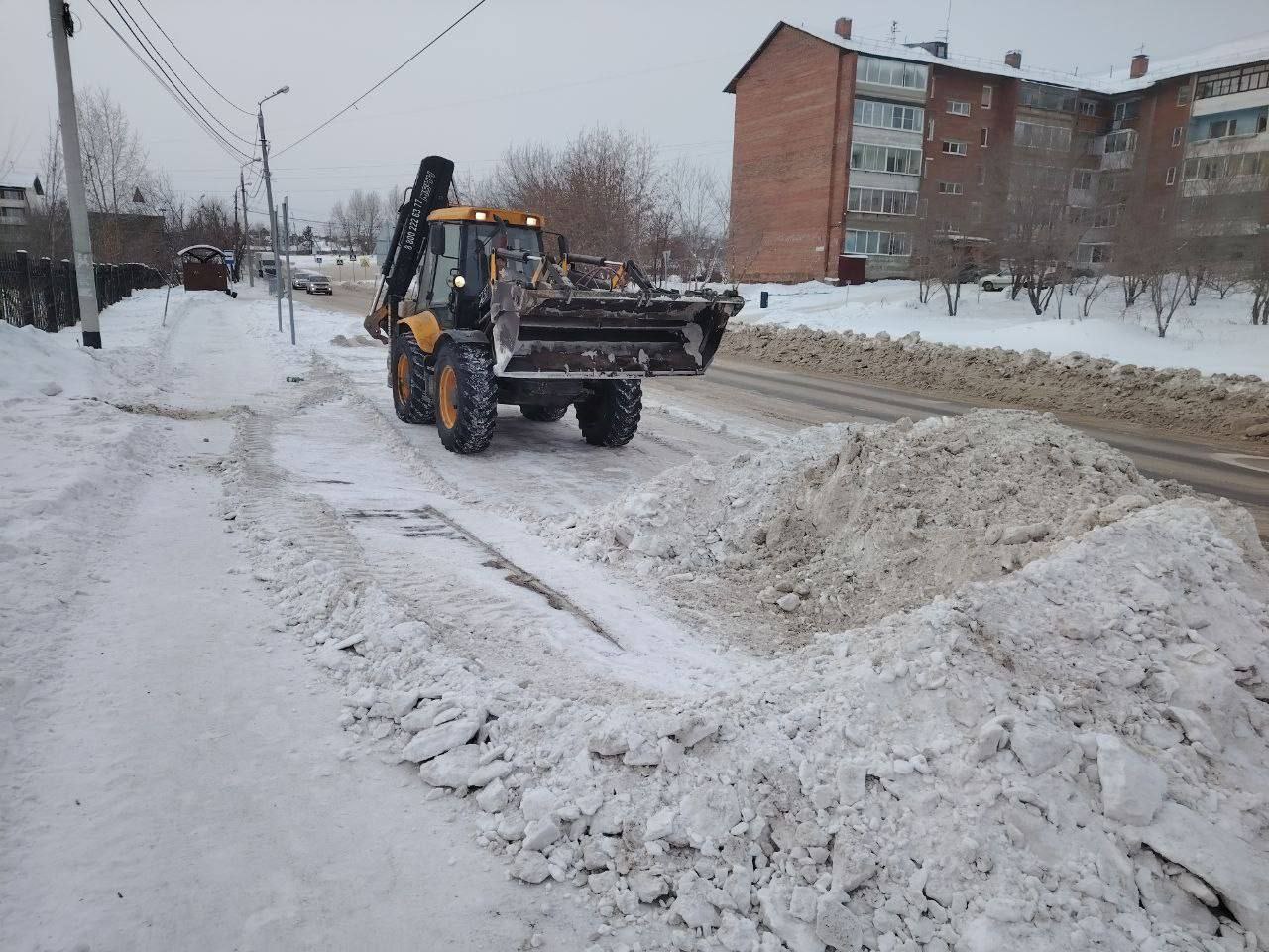 Снегоуборочная техника работает во всех районах Иркутска Снегоуборочная техника работает во всех районах Иркутска