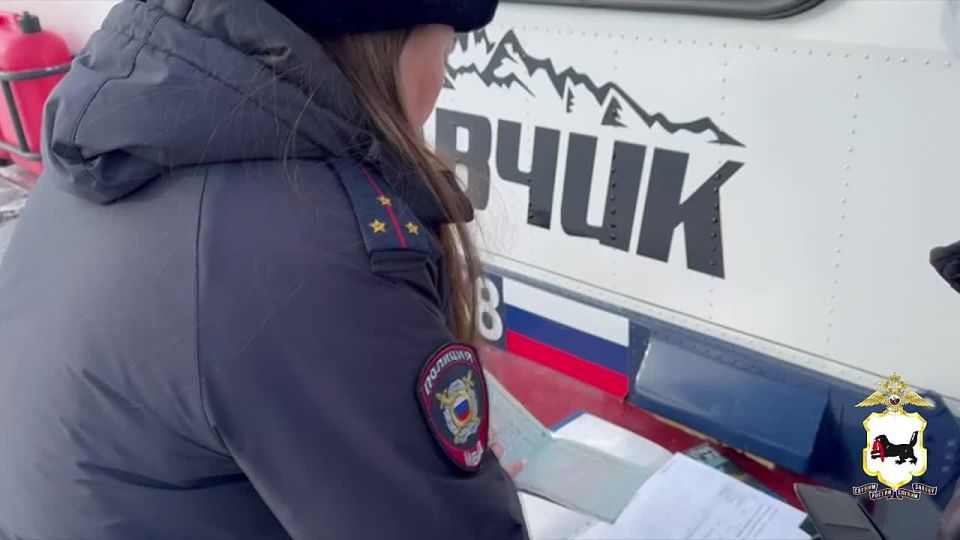 Полиция напоминает: выезд на лёд вне переправ - опасен для жизни!