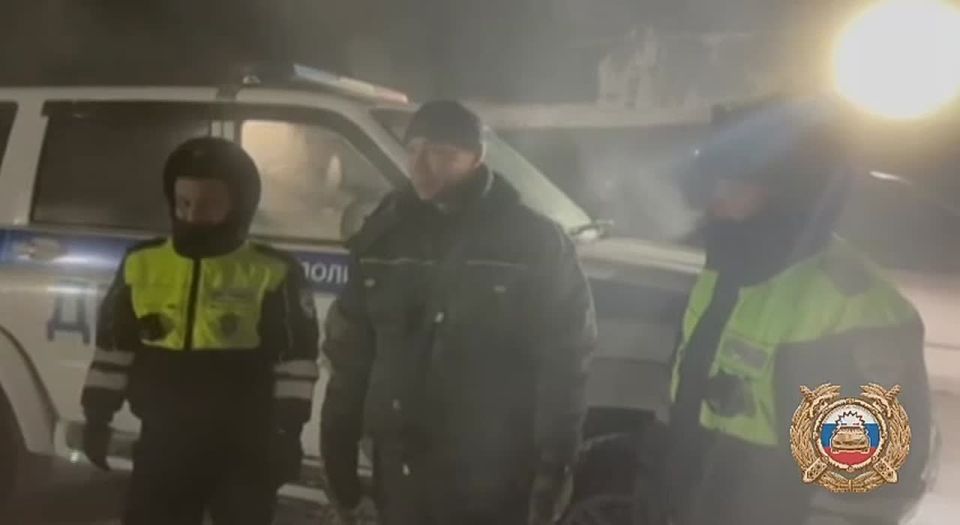 Оказали помощь мужчине, который застрял в снежной ловушке в 48-градусный мороз, инспекторы ДПС в Иркутской области