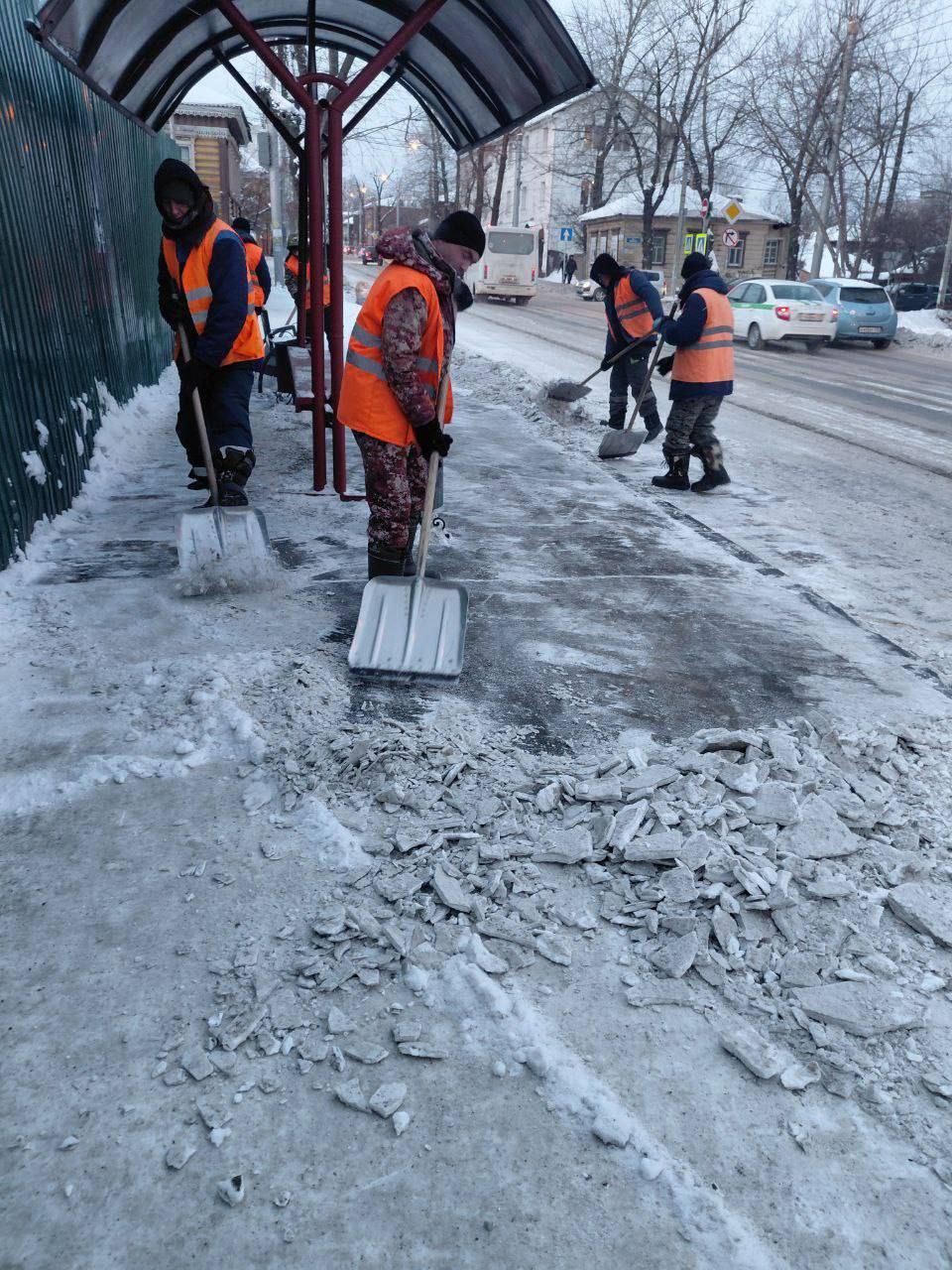 Снегоуборочная техника работает во всех районах Иркутска Снегоуборочная техника работает во всех районах Иркутска