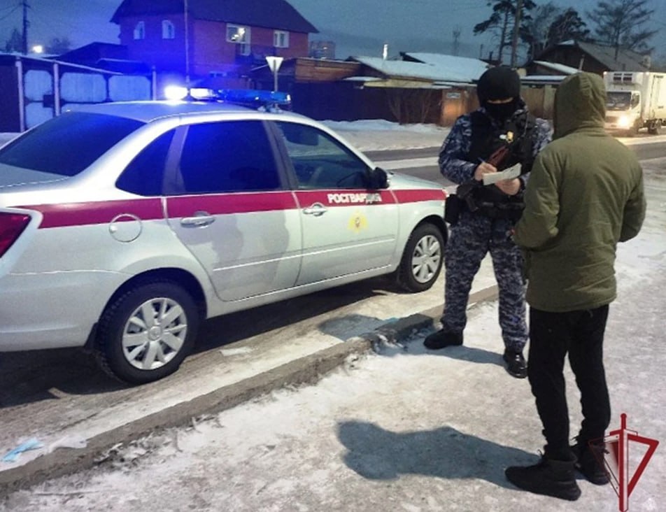 Сын встал за мать и получил ножом в шею: ссора бывших супругов едва не закончилась трагедией