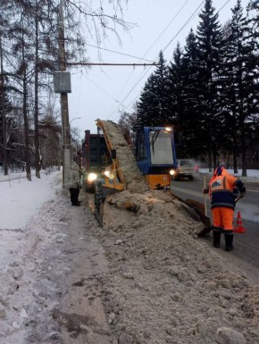 Снегоуборочная техника работает во всех районах Иркутска