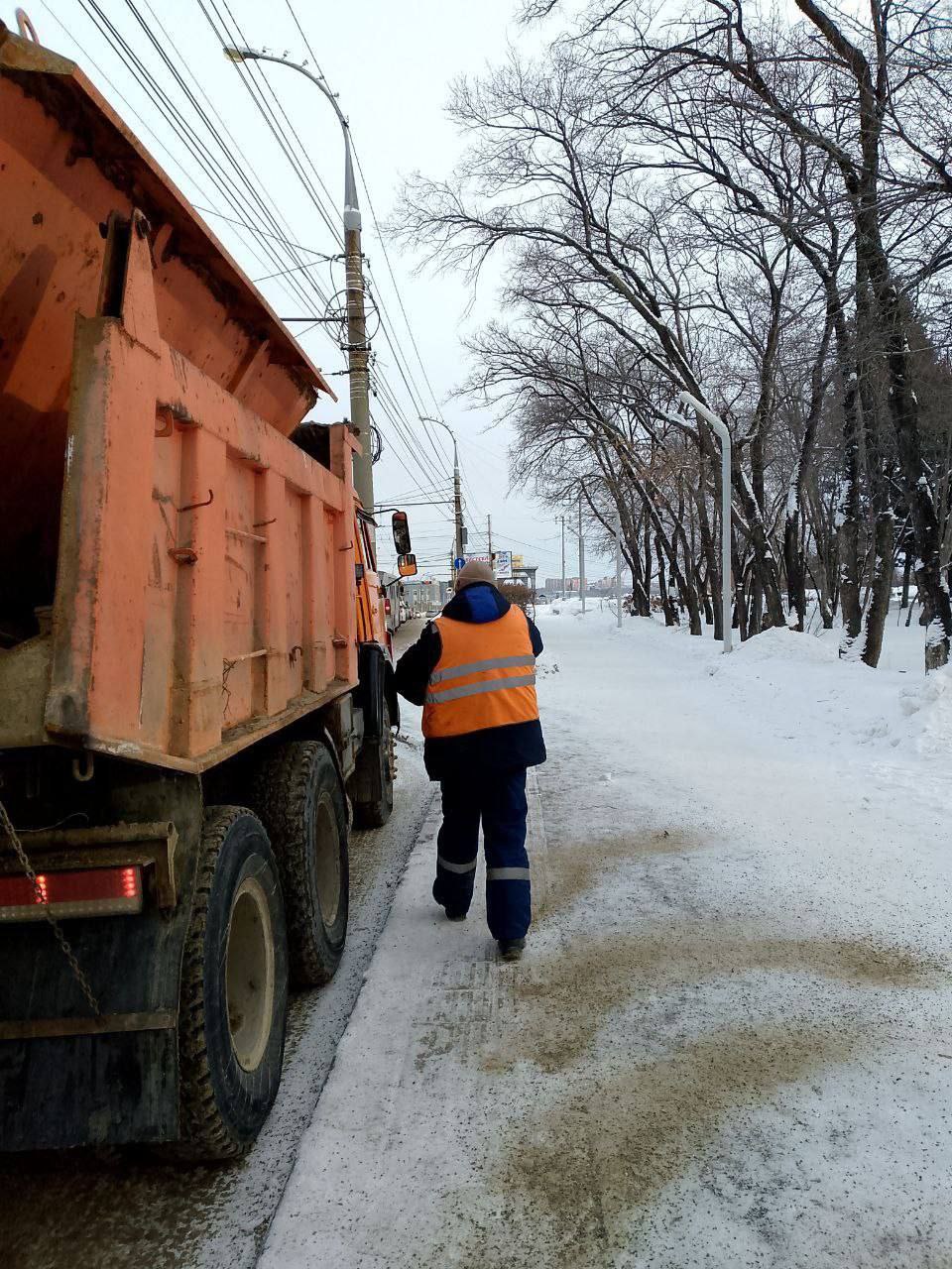 Снегоуборочная техника работает во всех районах Иркутска Снегоуборочная техника работает во всех районах Иркутска