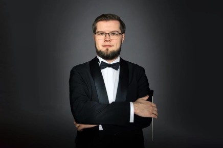 В декабре 2025 года в коллективе Иркутского музыкального театра имени Н. М. Загурского появился новый главный дирижер