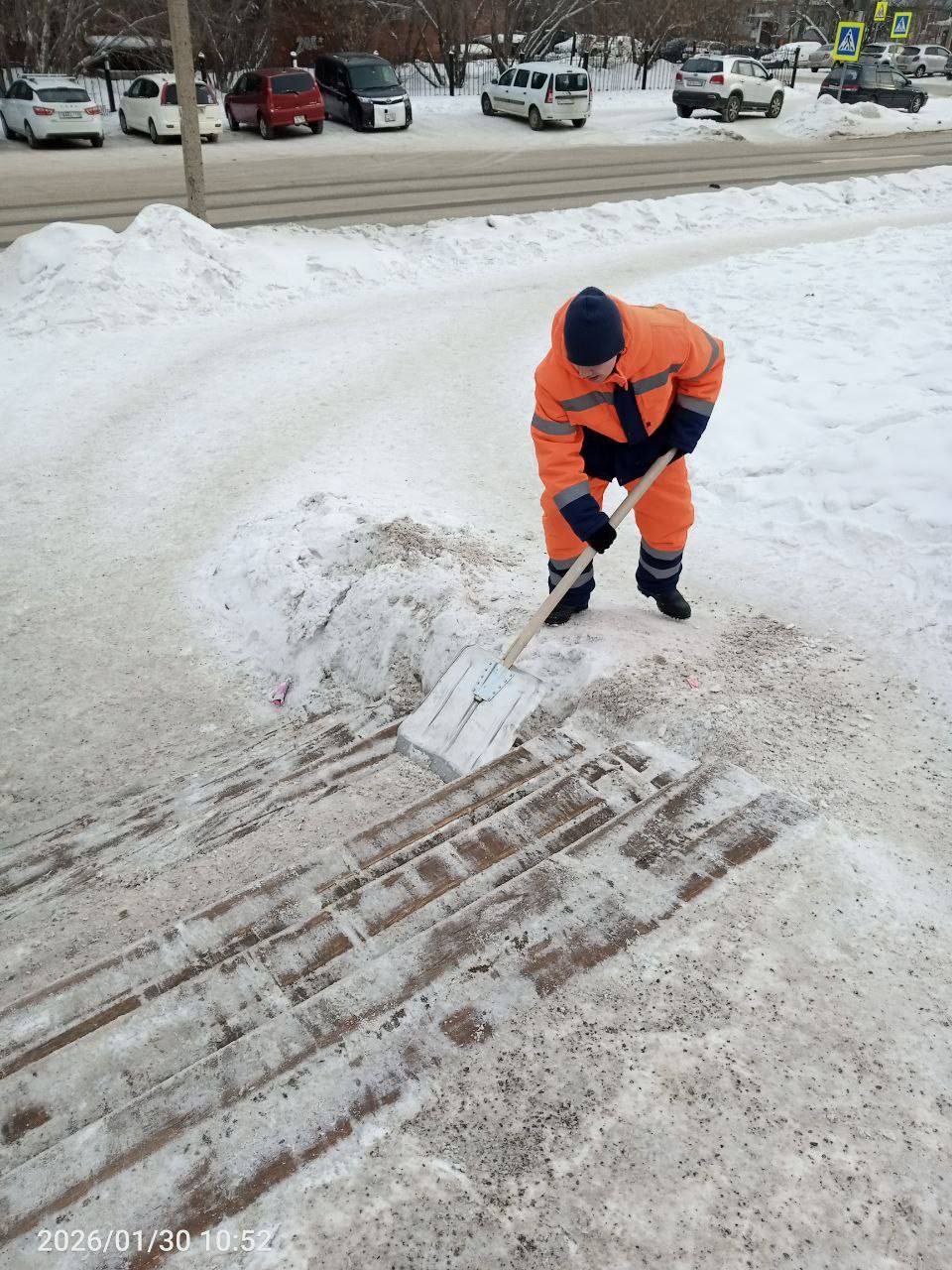 Снегоуборочная техника работает во всех районах Иркутска Снегоуборочная техника работает во всех районах Иркутска