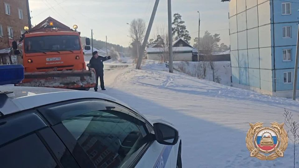 В Тулуне сотрудники Госавтоинспекции ликвидируют стихийные горки