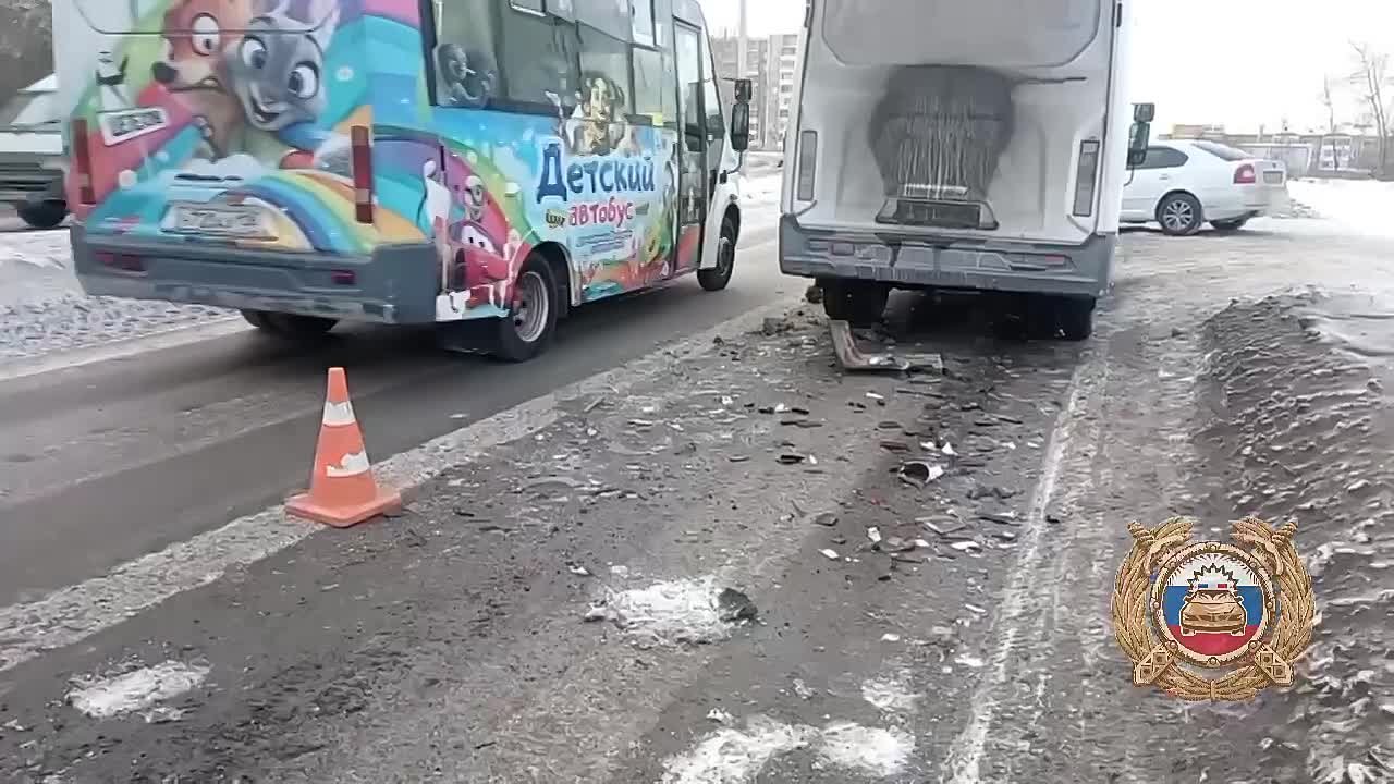Двое детей и четверо взрослых пострадали при столкновении двух маршруток в Шелехове