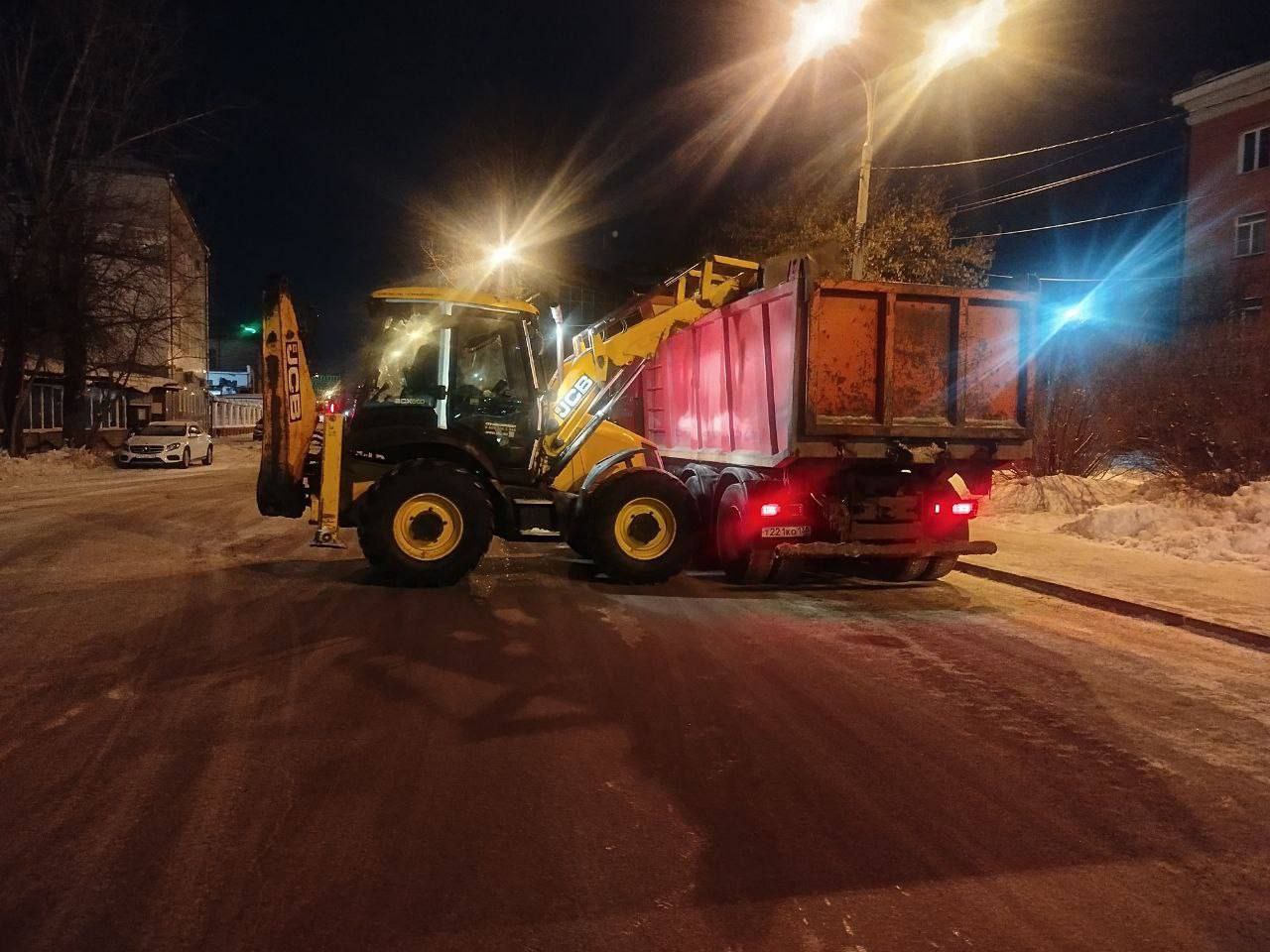 Более 5200 тонн снега вывезено за сутки в Иркутске Более 5200 тонн снега вывезено за сутки в Иркутске