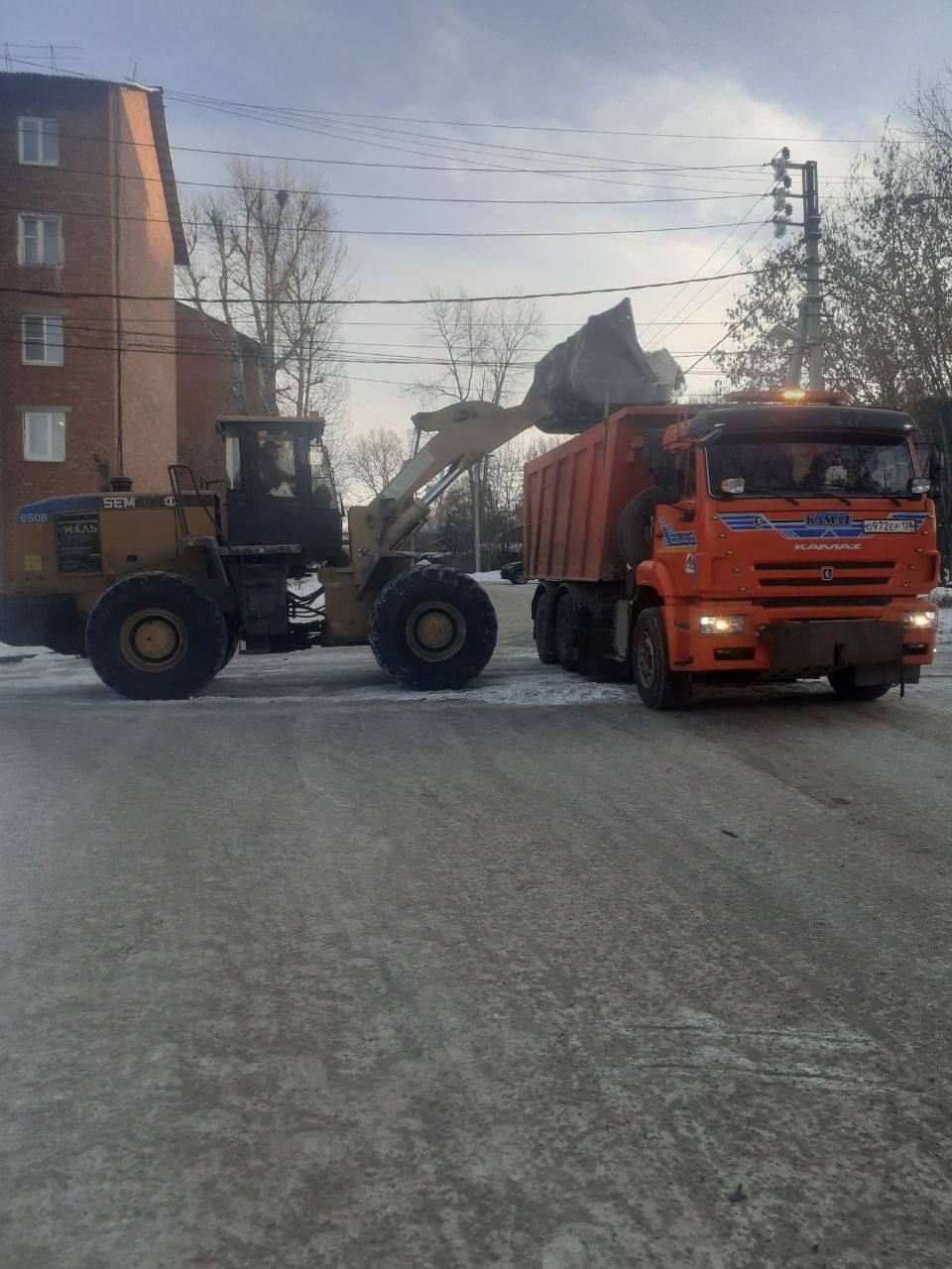 Более 5200 тонн снега вывезено за сутки в Иркутске Более 5200 тонн снега вывезено за сутки в Иркутске