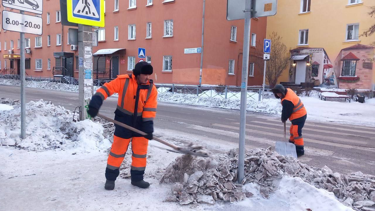 Более 5200 тонн снега вывезено за сутки в Иркутске Более 5200 тонн снега вывезено за сутки в Иркутске