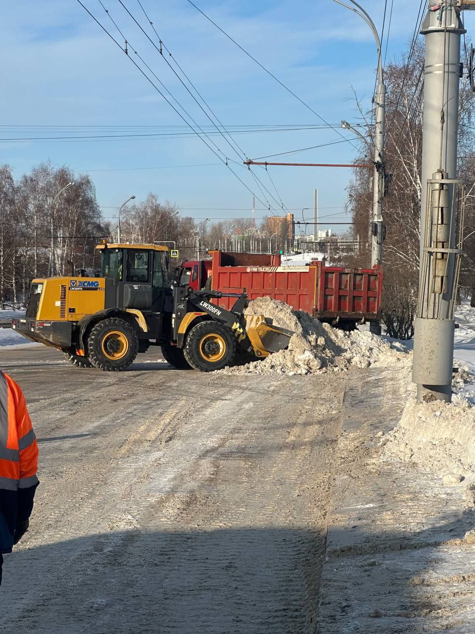 Более 5200 тонн снега вывезено за сутки в Иркутске Более 5200 тонн снега вывезено за сутки в Иркутске