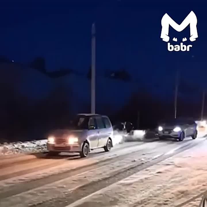 Водители массово попадают в ДТП на въезде в село по Иркутском из-за снежной колеи