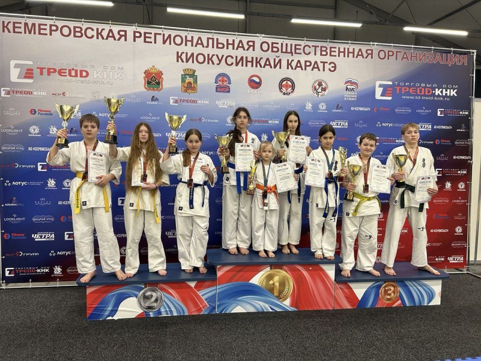 Спортсмены Приангарья стали победителями и призёрами чемпионата и первенства Сибирского федерального округа по киокусинкай, которые 1 февраля завершились в Новокузнецке